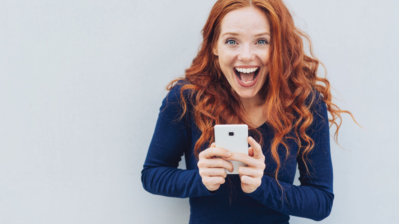 Alfa eCare rödhårig kvinna woman red hair