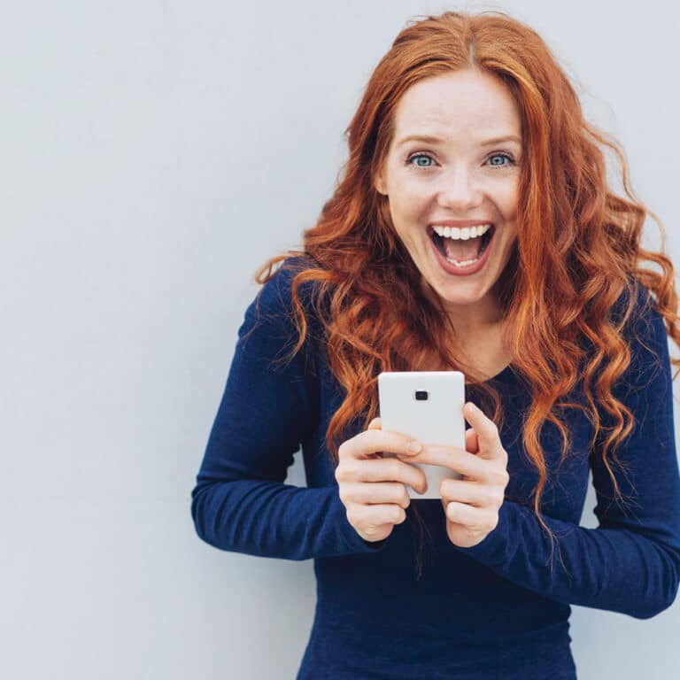 Alfa eCare rödhårig kvinna woman red hair