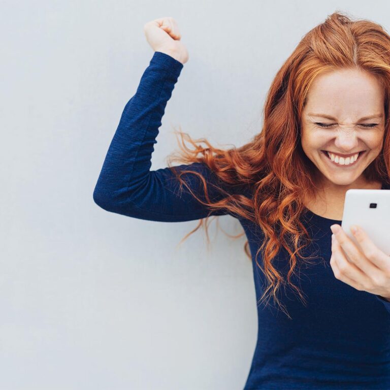 Alfa eCare rödhårig kvinna woman red hair